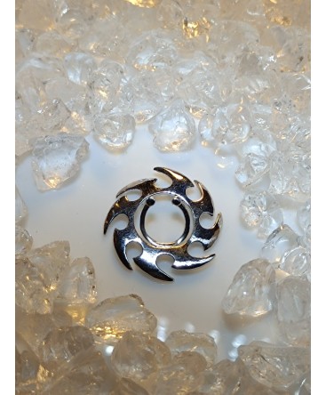 faux piercing téton couronne tribal