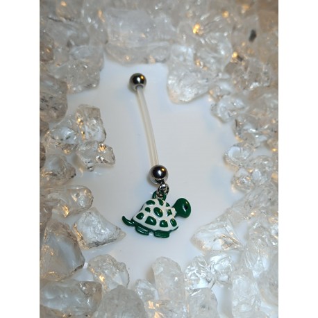 piercing nombril grossesse, femme enceinte tortue verte et blanche